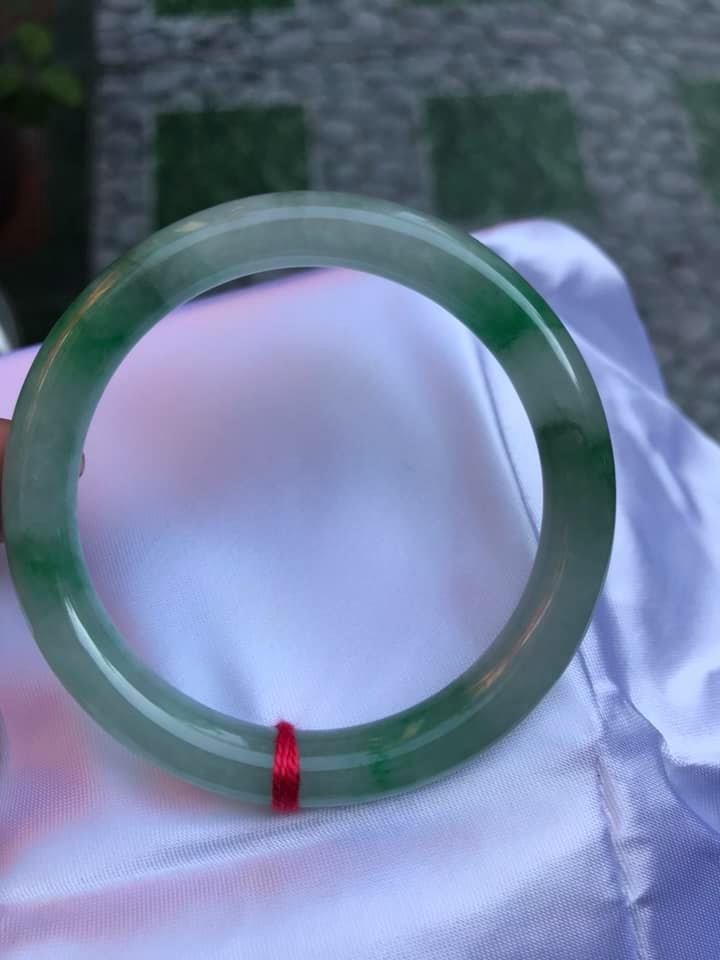 Vòng ĐẬU LÝ A SAO 50MM x DẦY 8mm Rất đẹp đá cẩm thạch tự nhiên MÀU TRẮNG XANH LÁ VÂN BÓNG ĐẸP NỮ 50kg đến 56kg Chất liệu 100% đá cẩm thạch tự nhiên