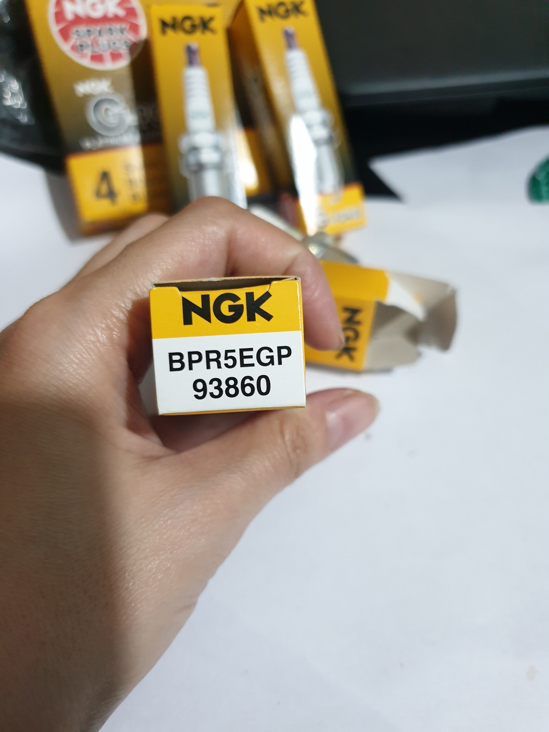 BUGI NGK CHINH HANG DÙNG CHO MÁY NỔ 5.5/6.5/168/160........