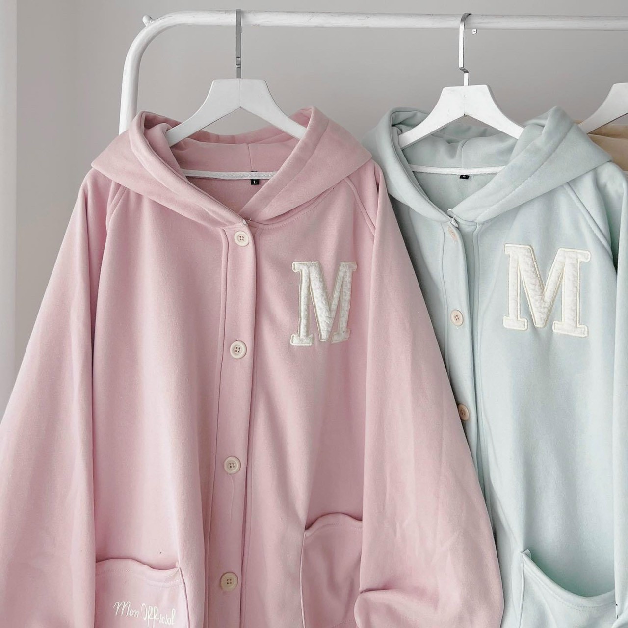 Áo khoác nam nữ Hoodie nỉ trơn Basic LOGO THÊU chữ M màu form rộng tay bồng khóa kéo có mũ Ulzzang giá rẻ couple
