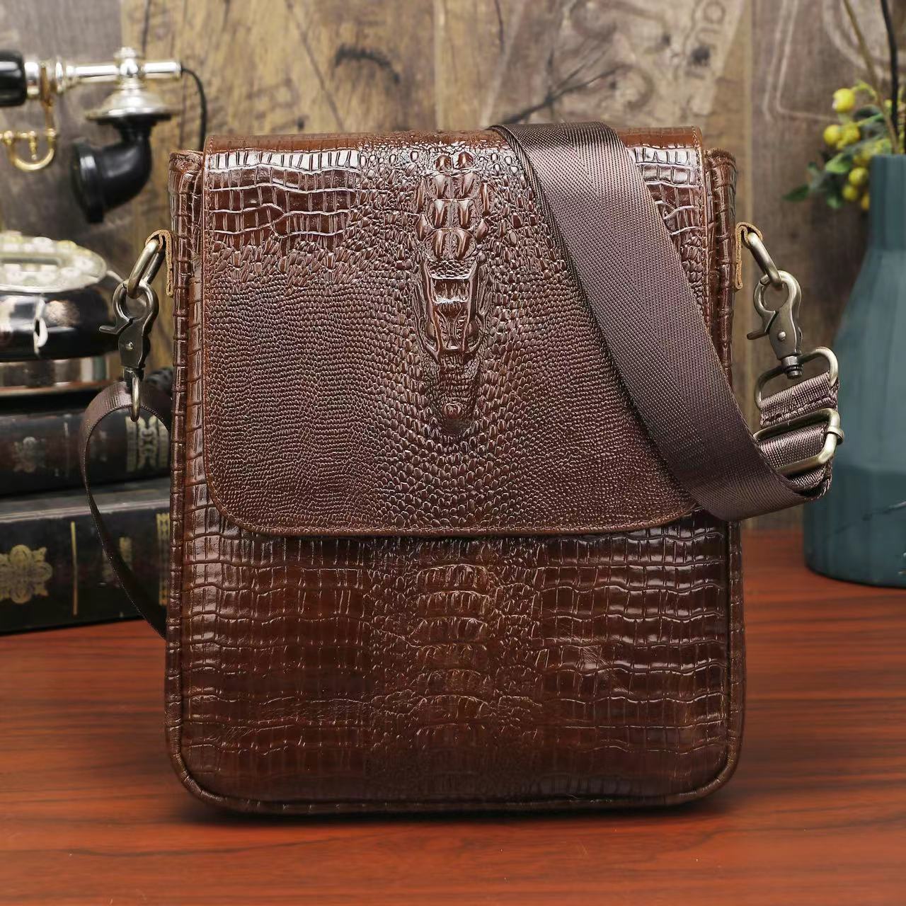 Túi đeo chéo nam DA BÒ THẬT phong cách mới - BEE GEE DCN9369