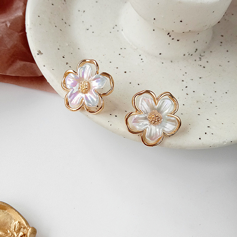 Khuyên tai/ Bông tai bạc S925 thiết kế hình hoa mai hoạ tiết nổi đơn giản nữ tính Blossom A0090