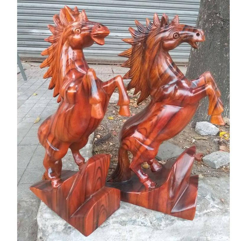 Cặp ngựa gỗ sơn huyết cao 67cm