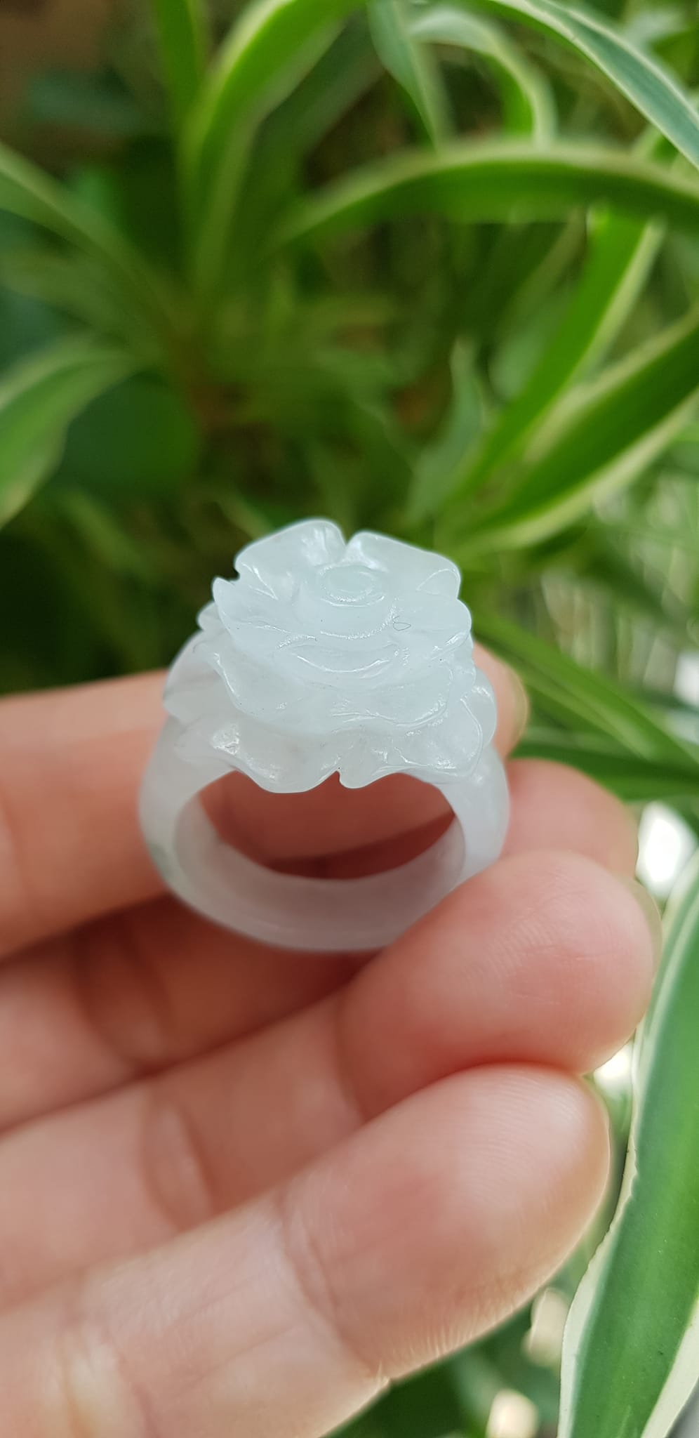 Nhẫn Nữ mới chạm Bông Hồng Nổi màu Trắng rất đẹp đá cẩm thạch tự nhiên Ni 18mm hợp mệnh kim mệnh thủy đeo tay xinh lắm ạ