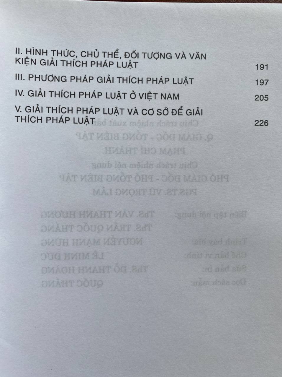 Thực hiện,áp dụng và giải thích pháp luật ở Việt Nam