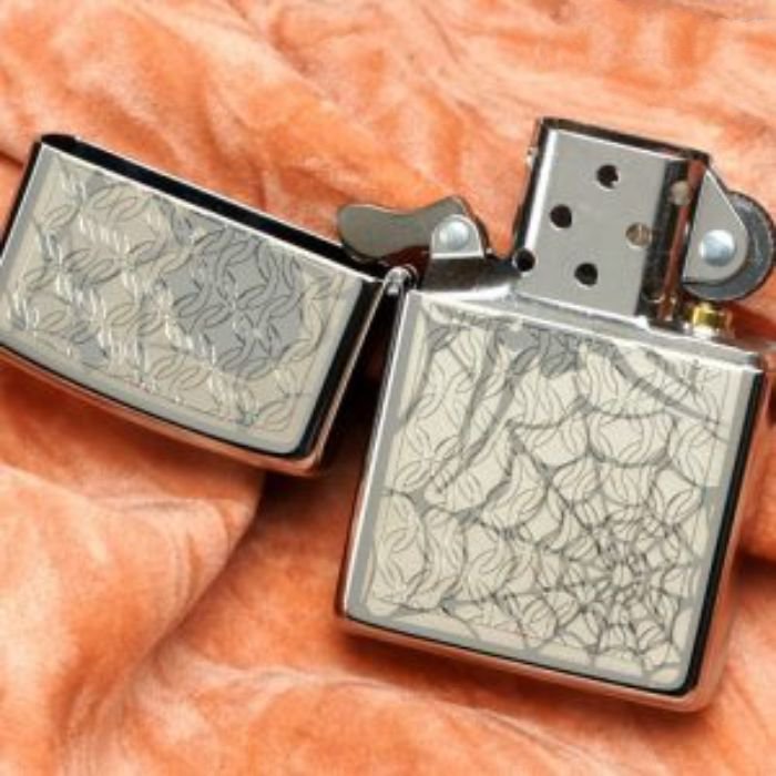 Bật Lửa Zippo Hidden Spider High Polish Chrome Chính Hãng Usa