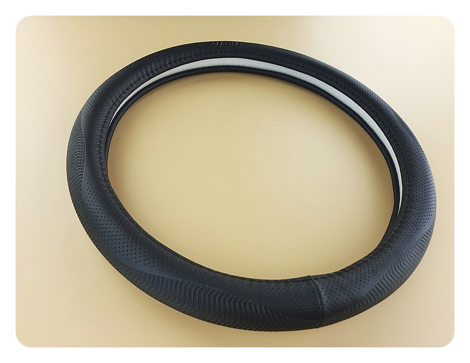 Bọc vô lăng cao cấp Macsim mã L17T -size 39 inch  chất liệu da thật - Khâu tay 100% phù hợp các loại xe bán tải cỡ lớn, xe SUV