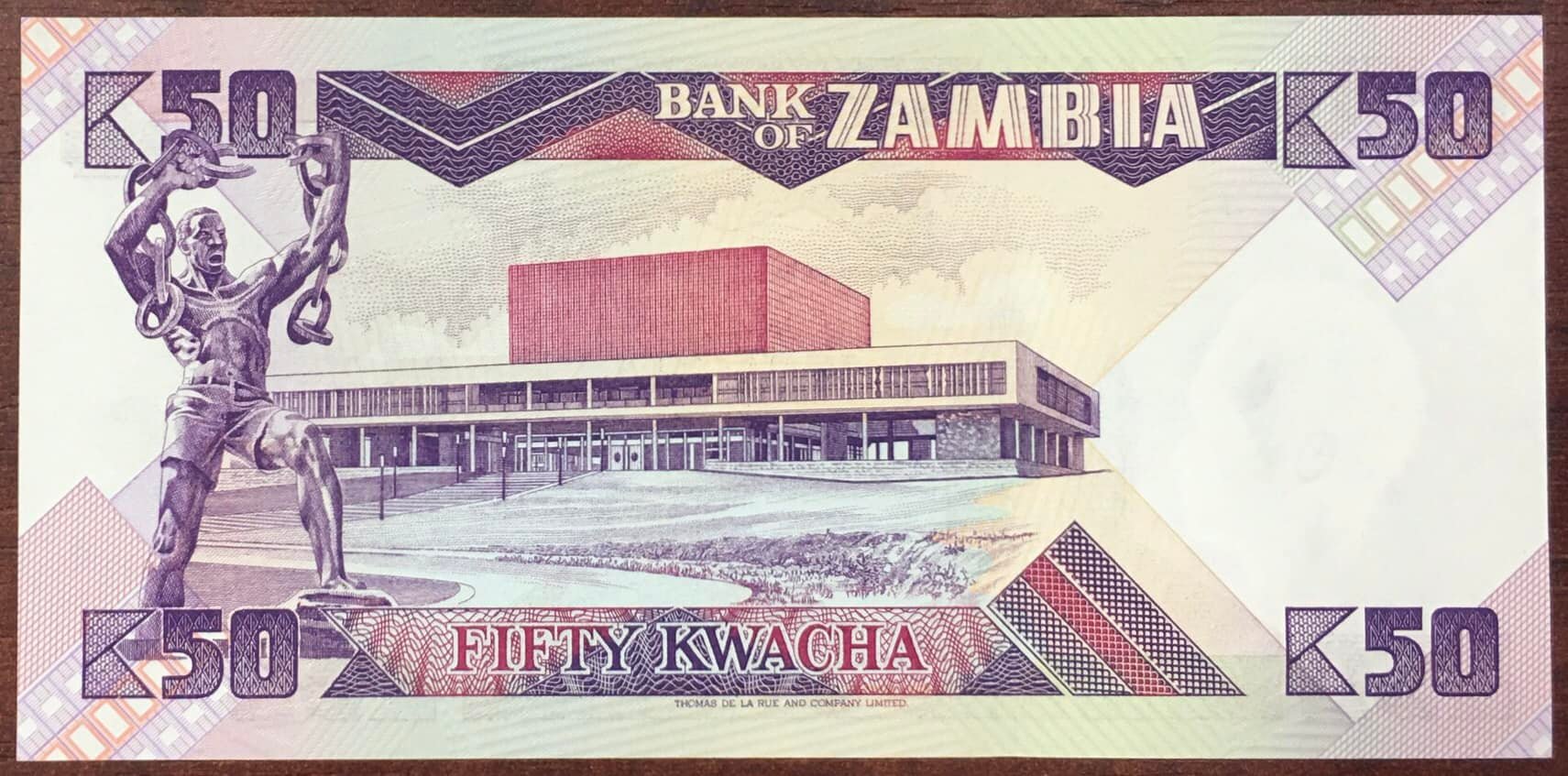 Tiền 50 Kwacha của Zambia ở châu Phi, hình người đàn ông, tặng phơi nylon bảo quản tiền