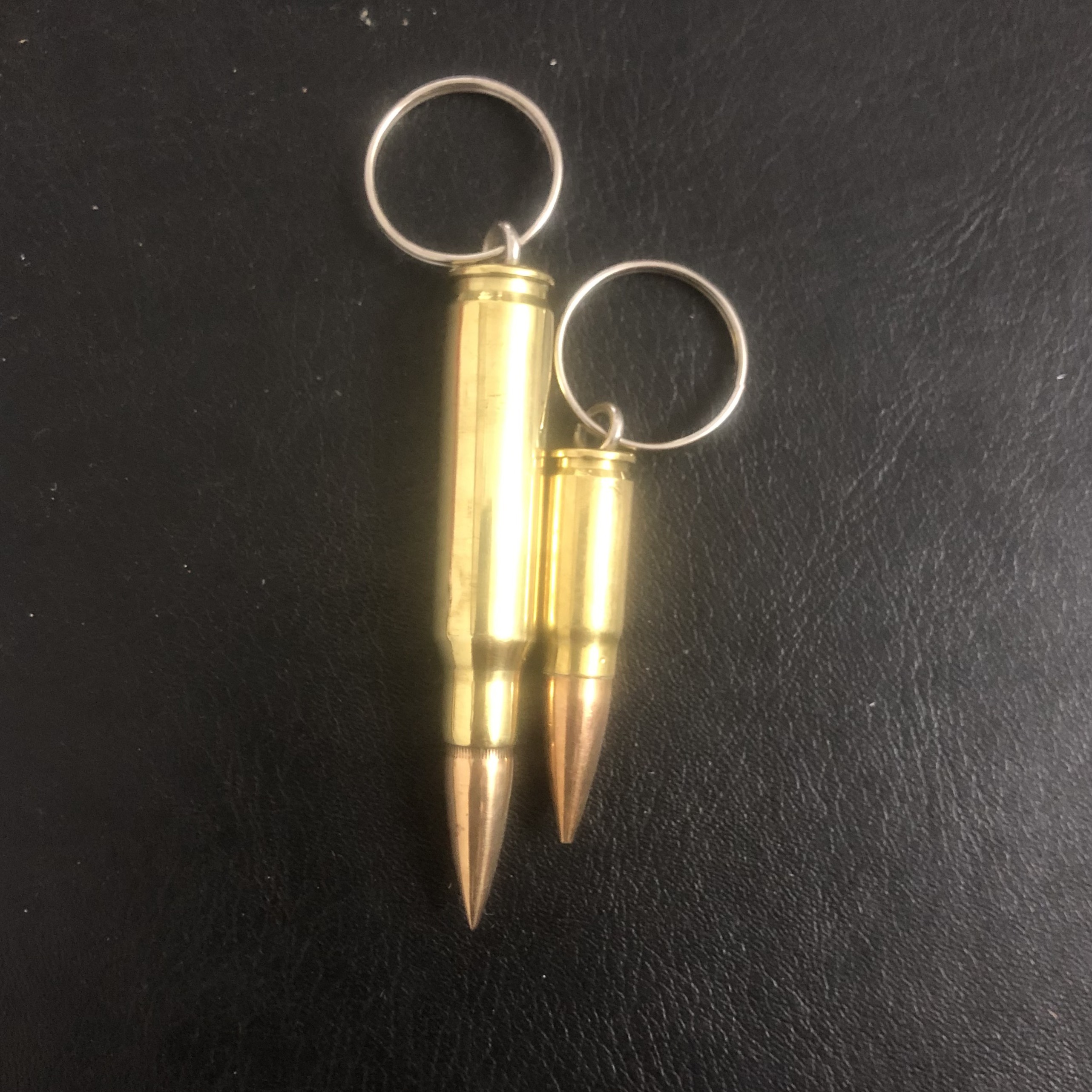Combo 2 móc khóa hình viên đạn cỡ lớn và cỡ nhỏ