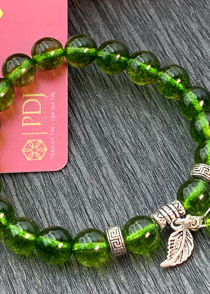 Vòng Đá Thạch Anh Xanh Lá 8 Ly Charm Lá Bạc Thái