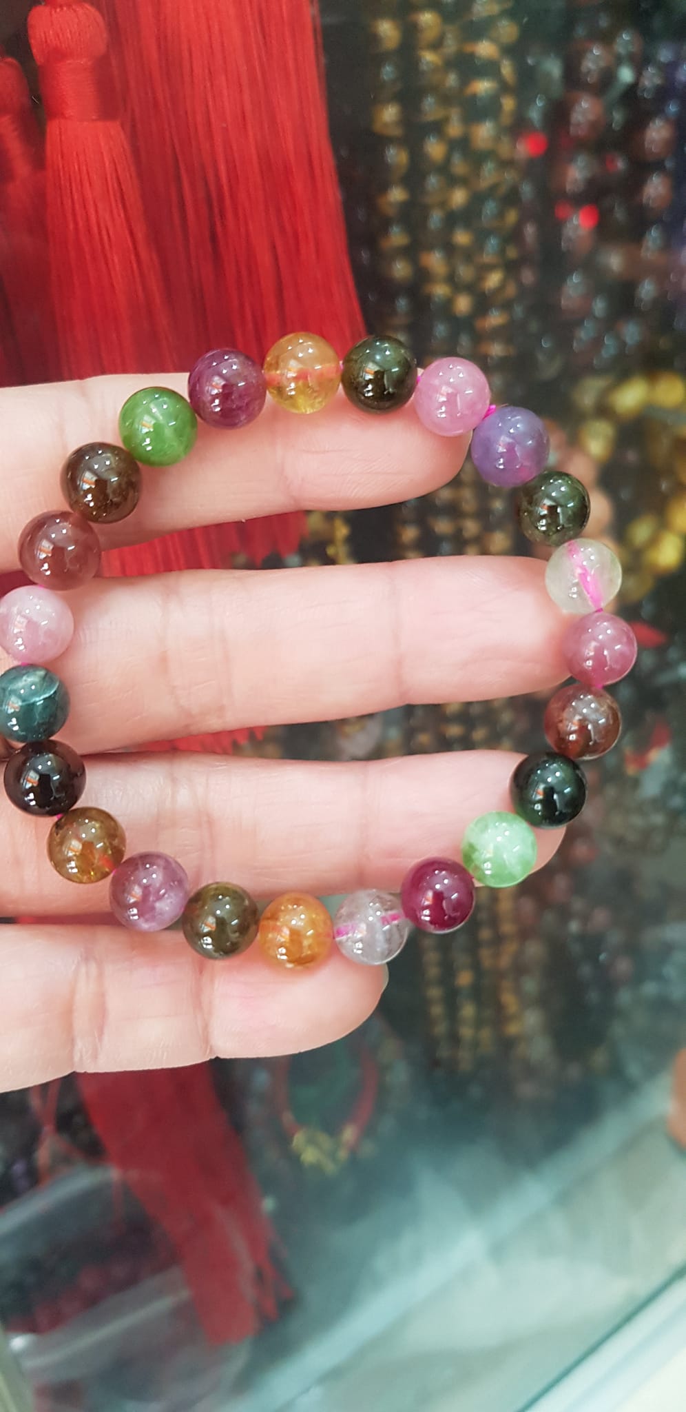 Vòng tay phong thuỷ may mắn đá tourmaline màu bóng đẹp lắm size hạt vòng 8mm đá tự nhiên đeo tốt sức khoẻ, may mắn, tốt cho công việc đeo lên tay bóng đẹp màu rất xinh đẹp ạ