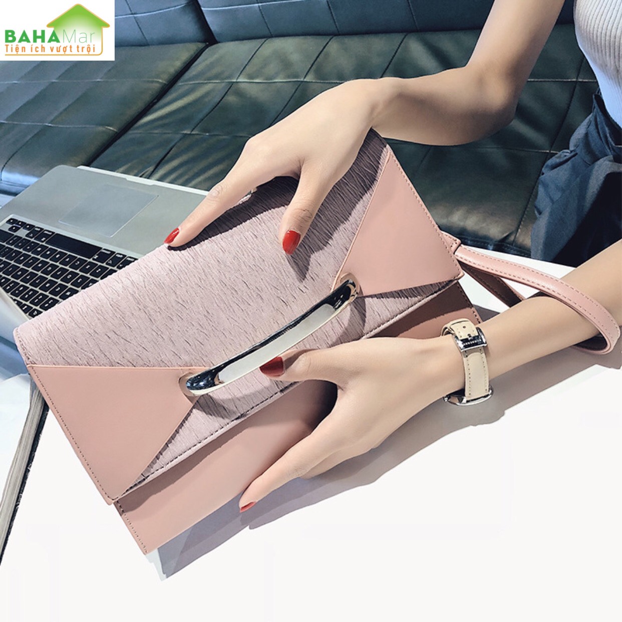 TÚI THỜI TRANG DỰ TIỆC SANG TRỌNG CAO CẤP "BAHAMAR" Với dây đeo vai có thể điều chỉnh. Dây kéo đóng cửa và khóa từ đóng cửa.