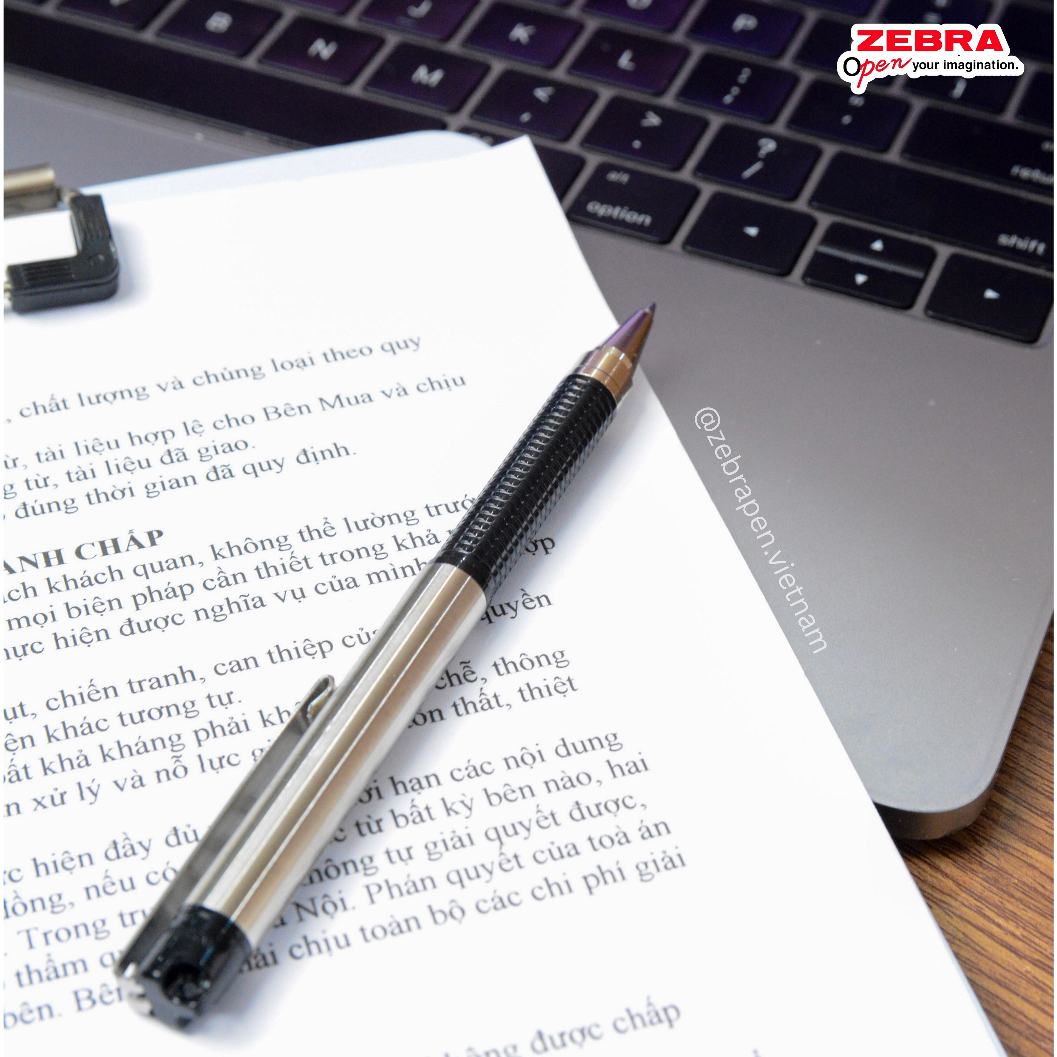 Bút Bi Cao Cấp F.301 Compact 0.7mm Zebra Pen - Mực Xanh, Thân Kim Loại, Nhẹ 12.3g [CHÍNH HÃNG]