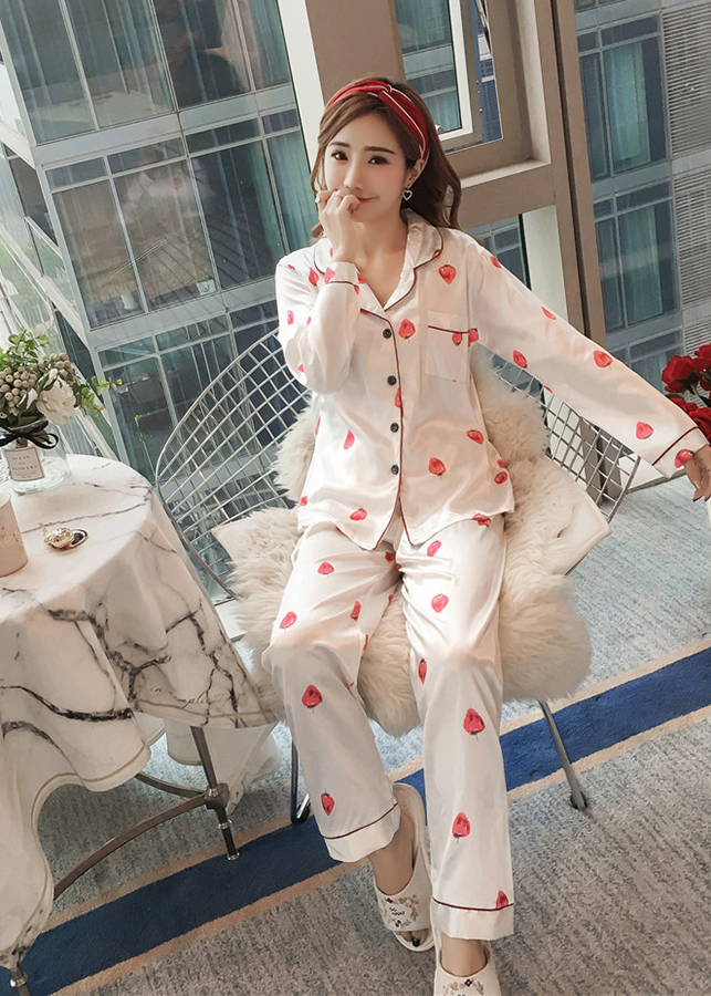 Bộ đồ mặc nhà nữ phi lụa hoạ tiết trái dâu cực xinh CDANP13