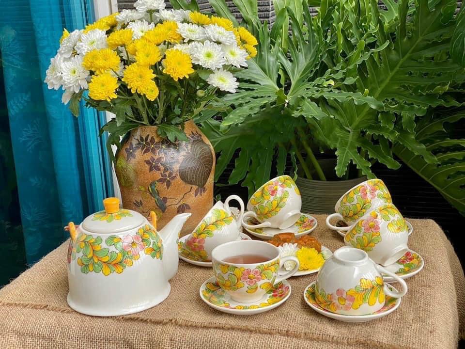 BỘ ẤM CHÉN VẼ TAY MEN LAM TRUYỀN THỐNG.