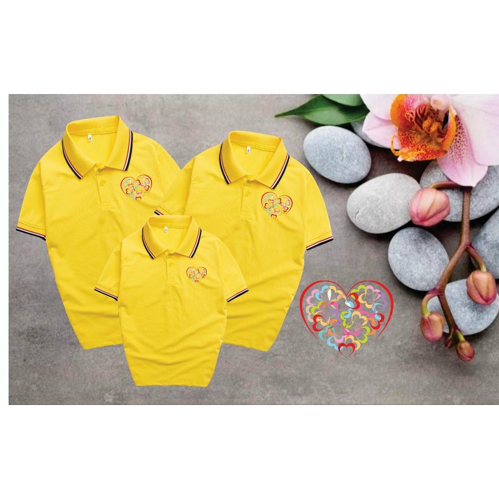 Áo Thun Gia Đình 3 Người Có Cổ Màu Đỏ In Logo Trái Tim Ngộ Nghĩnh .Chất Liệu Poly Thái 4 Chiều Đủ Size Từ 8 Đến 100kg.