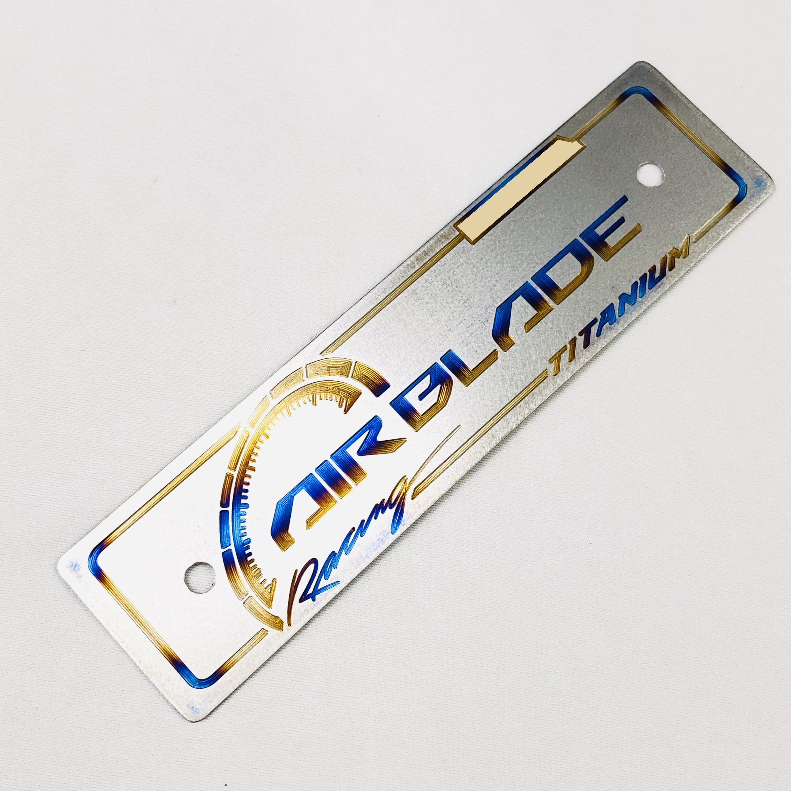 Bảng tên Titan Air Blade