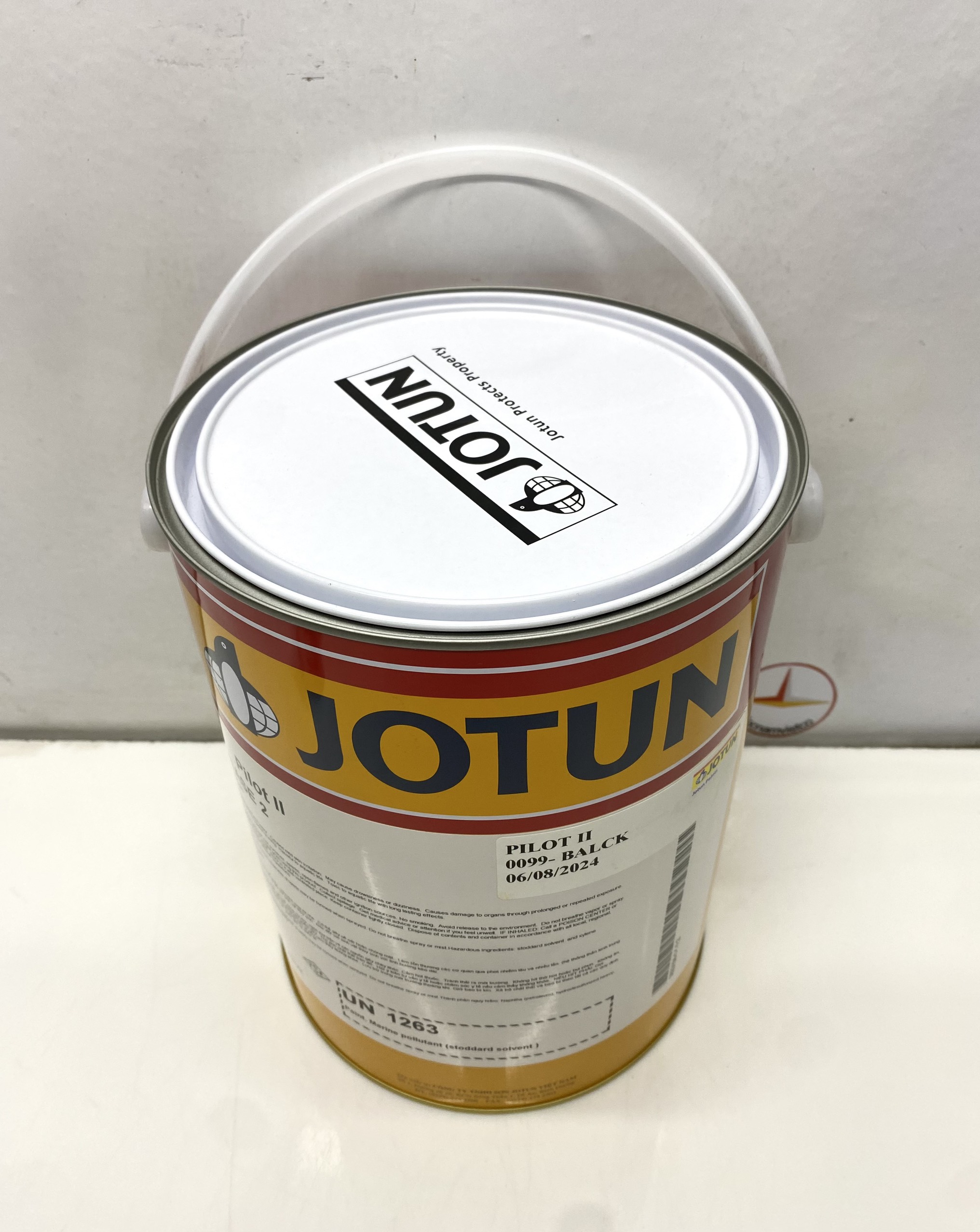 Sơn Jotun Pilot 2 Base 3 màu Black 0099 (Đen) 5L/lon