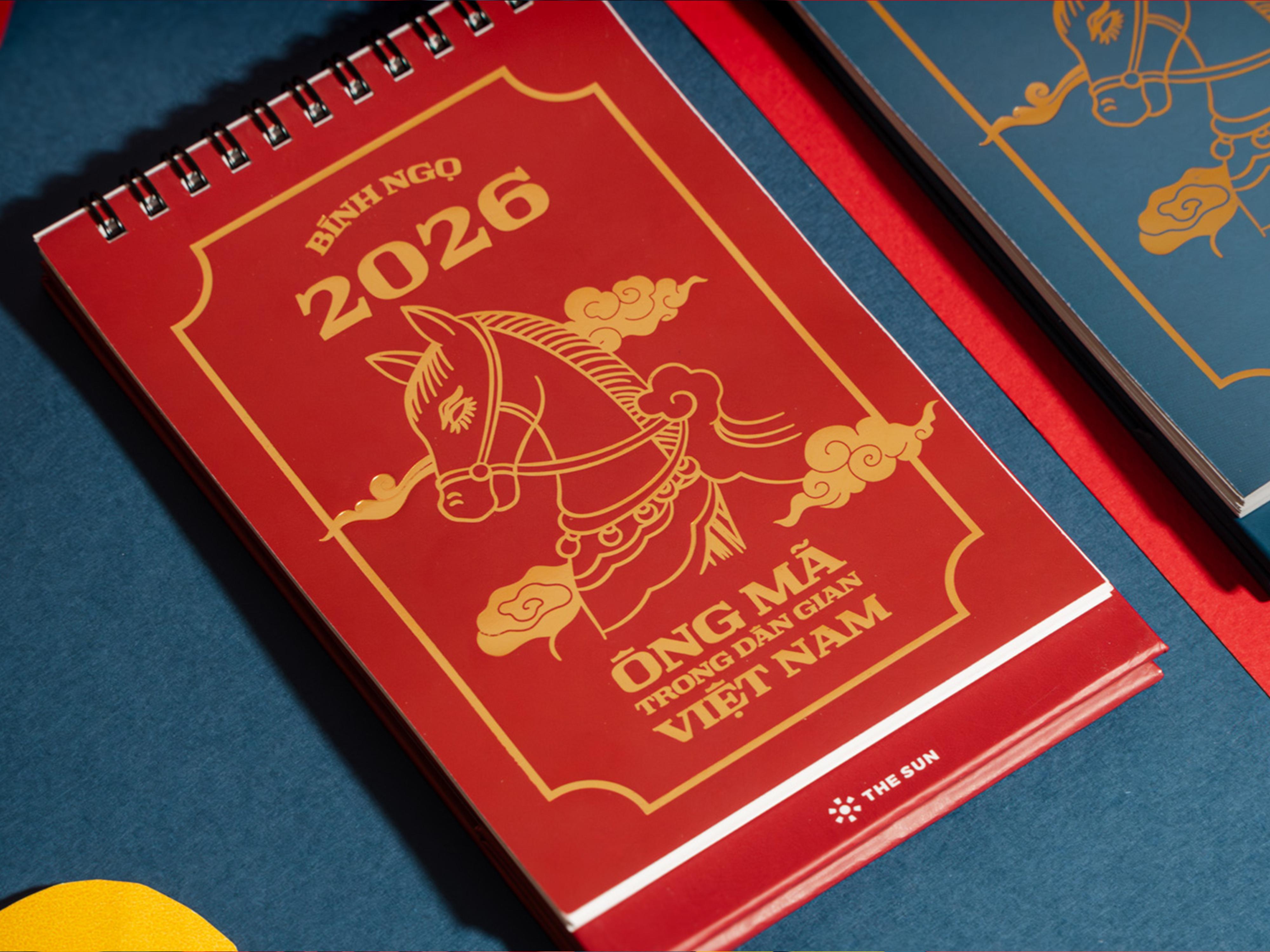 Lịch Bàn Chữ A 2026 - The Sun - Ông Mã - Màu Đỏ