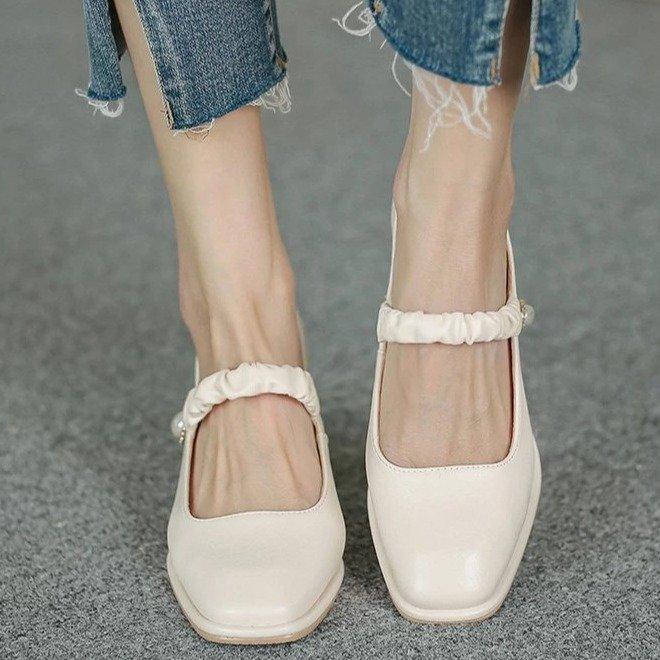 Fashionable Square Line Buckle Thick High Heel Pump for Women