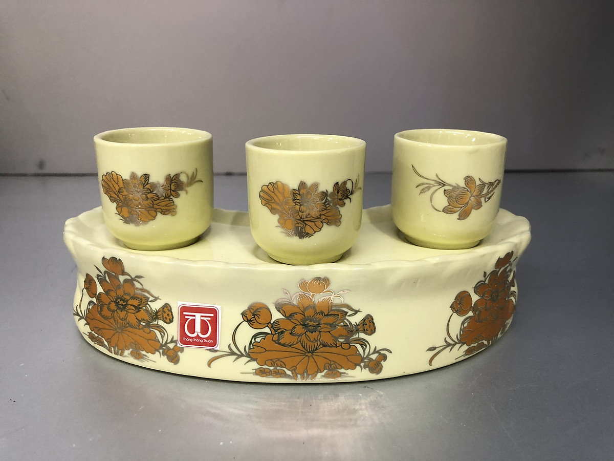 Bộ cúng nước 3 ly bằng sứ hoa sen vàng -TL312