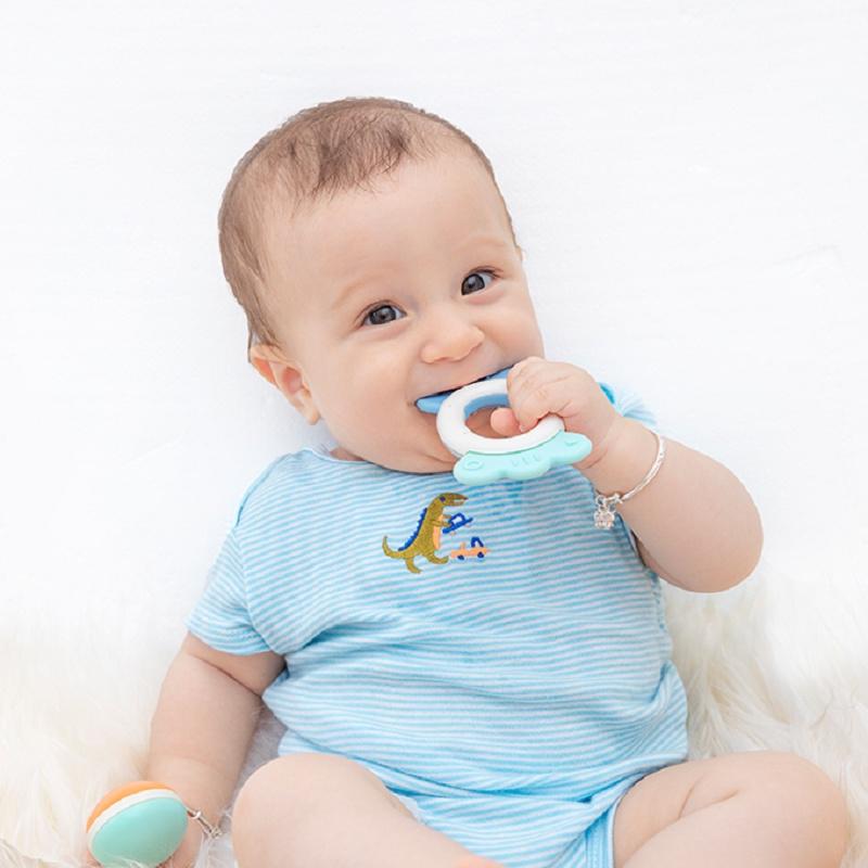 Hộp ngậm nướu kèm lục lạc cao cấp hỗ trợ phát triển răng miệng Rattles Teethers Set 8 PCS/SET C6 - Hàng chính hãng