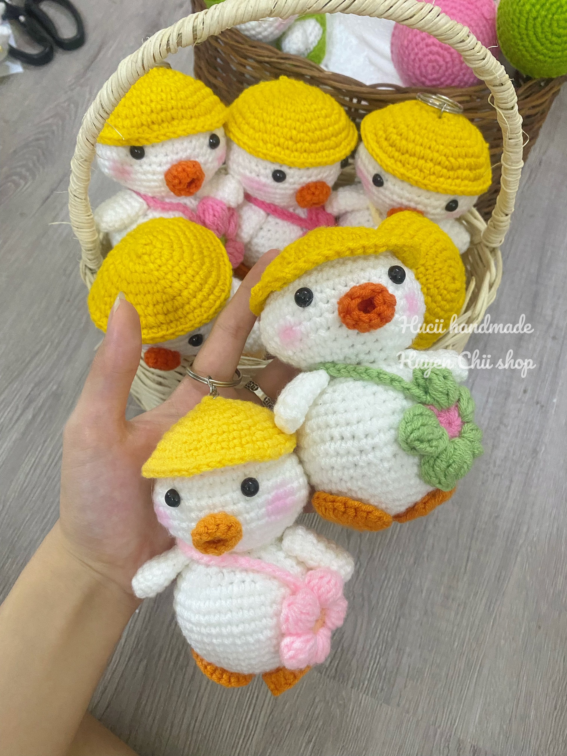 Móc chìa khóa len móc thủ công handmade hình vịt đeo túi dễ thương Hucii