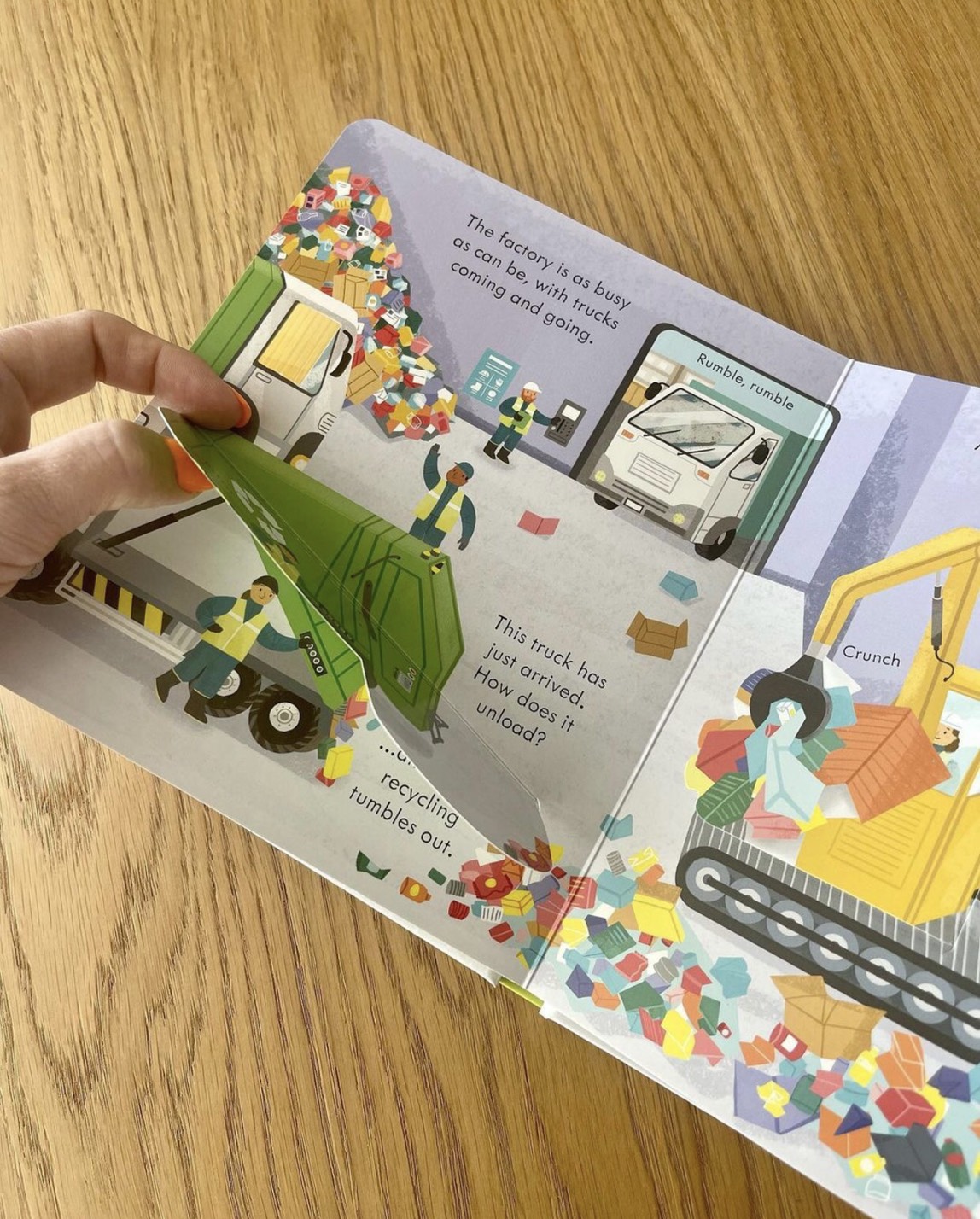 Sách tương tác tiếng anh cho bé - Usborne Peep Inside how a recycling truck works