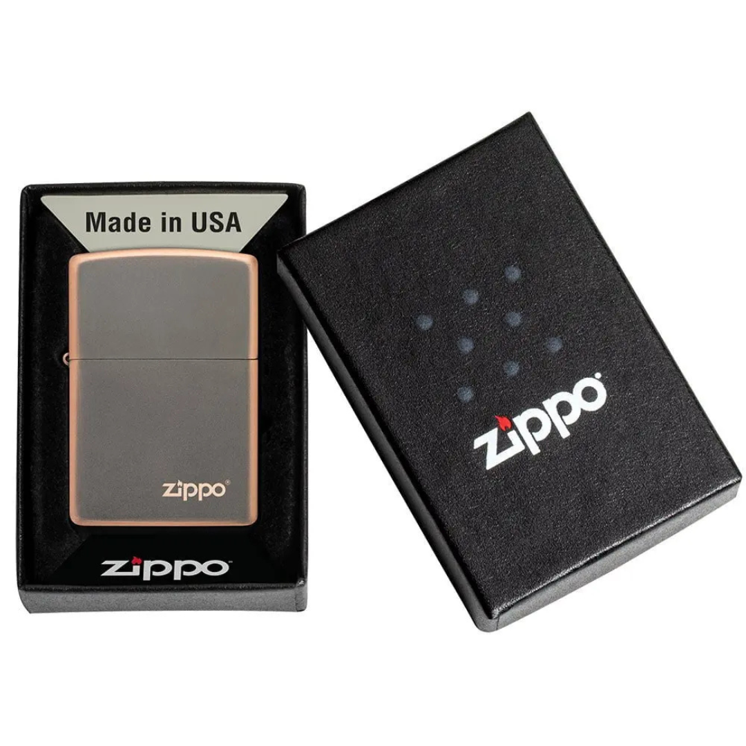 Bật Lửa Zippo Chính Hãng Mỹ Rustic Bronze Logo Màu Đồng Cổ Điển - Chống Gió, Màu Hen Gỉ Tự Nhiên, Bảo Hành Trọn Đời, Quà Tặng Sang Trọng