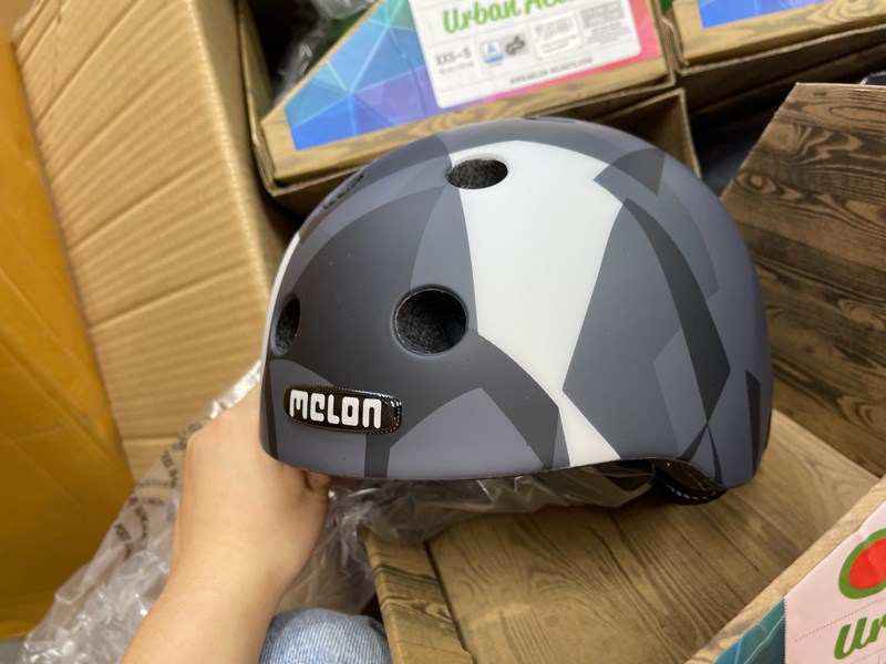 Mũ bảo hiểm trẻ em Melon helmet Urban Active Black Widow XS