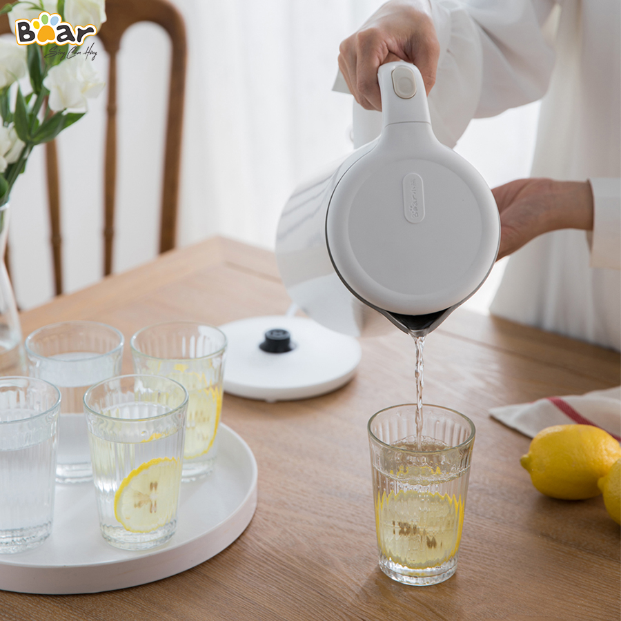 [Hàng Chính Hãng]Bình đun nước siêu tốc Bear ZDH-B15T1 1.5L công suất 1500W, lõi ấm Inox 304 cao cấp, chống cháy cạn, chống cháy khi quá nhiệt, ngắt điện tự động khi sôi, phù hợp sử dụng trong gia đình, văn phòng nhỏ