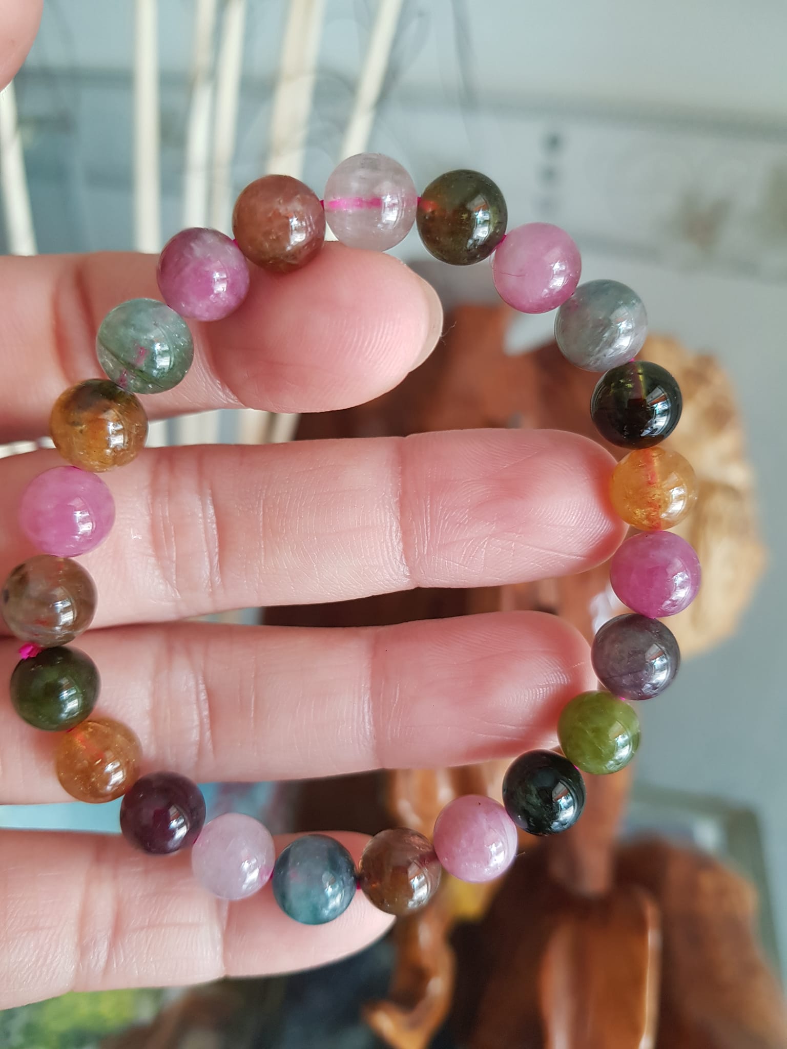 Vòng tay phong thủy đá tourmaline tự nhiên size vòng 8ly bóng mượt đẹp Nữ đeo vòng tay đá tourmaline màu tươi trẻ bóng mượt đem đến sự may mắn, vui tươi, thịnh vượng tài lộc ạ