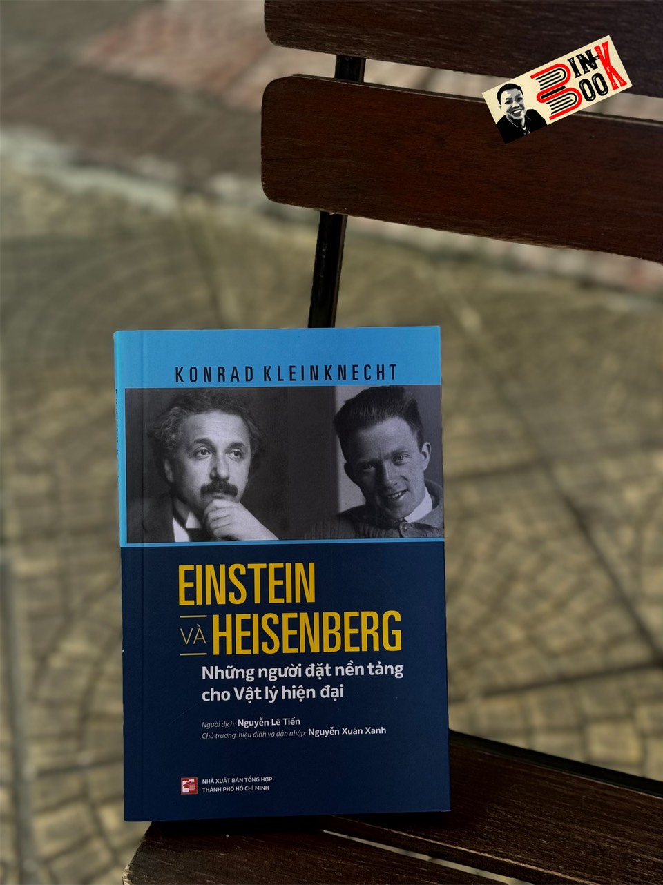 ENSTEIN VÀ HEISENBERG - NHỮNG NGƯỜI ĐẶT NỀN TẢNG CHO VẬT LÝ HIỆN ĐẠI – Konrad Klenknecht – Nguyễn Lê Tiến dịch - NXB Tổng hợp HCM