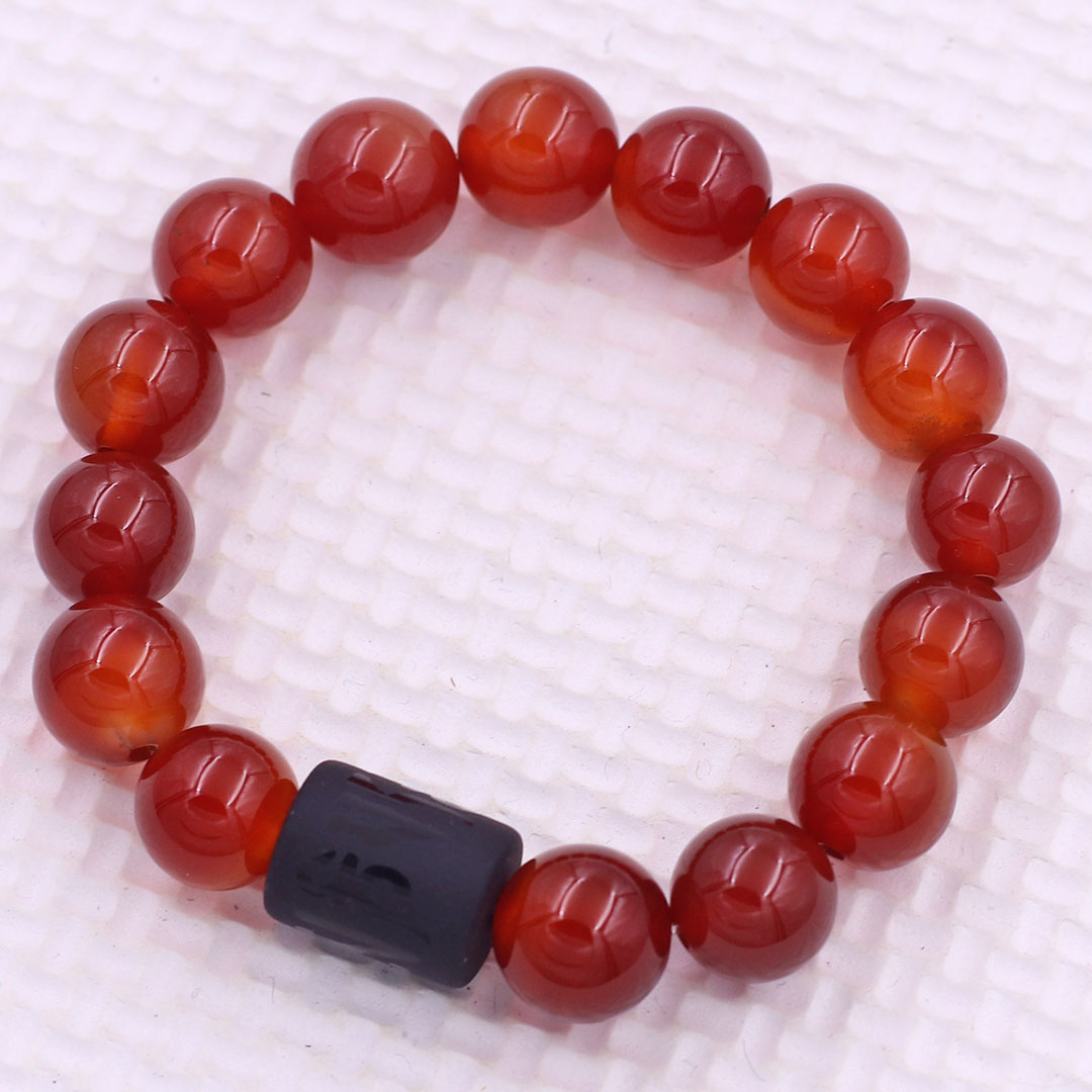 Vòng chuỗi đeo tay mã não cam đỏ charm lục tự Đại minh chân ngôn, 10 ly, Om Mani Padme Hūm, Chân ngôn Lục tự