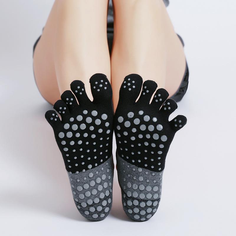 Năm Ngón Tay Vớ Tập Yoga Silicone Chống Trơn Trượt Cotton Pilates Tất Nữ Hở Lưng Thoáng Khí Tập Gym Tập Thể Dục Chạy Khiêu Vũ Vớ Thể Thao Color: Burgundy Size: EUR 34-39