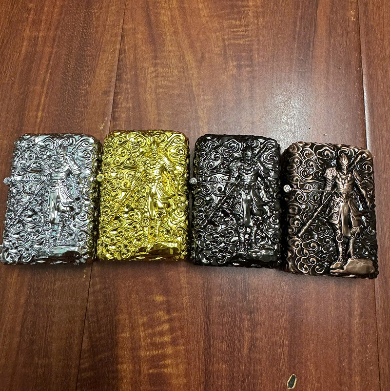 Hột Quẹt Bật Lửa Gas Đá YF832 Đắp Nổi Họa Tiết Tôn Ngộ Không Cưỡi Mây - Giao Màu Ngẫu Nhiên