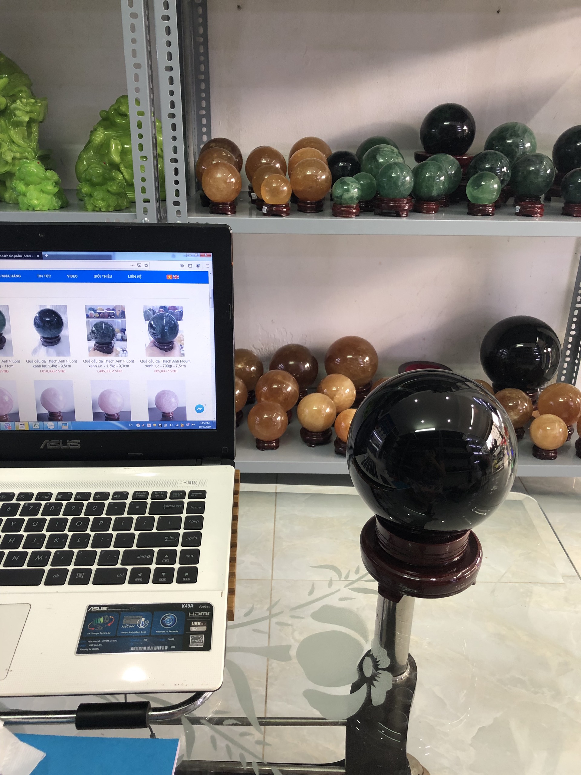 Quả cầu đá Núi lửa, tên khoa học: Obsidian đỏ 4kg - 14,3cm