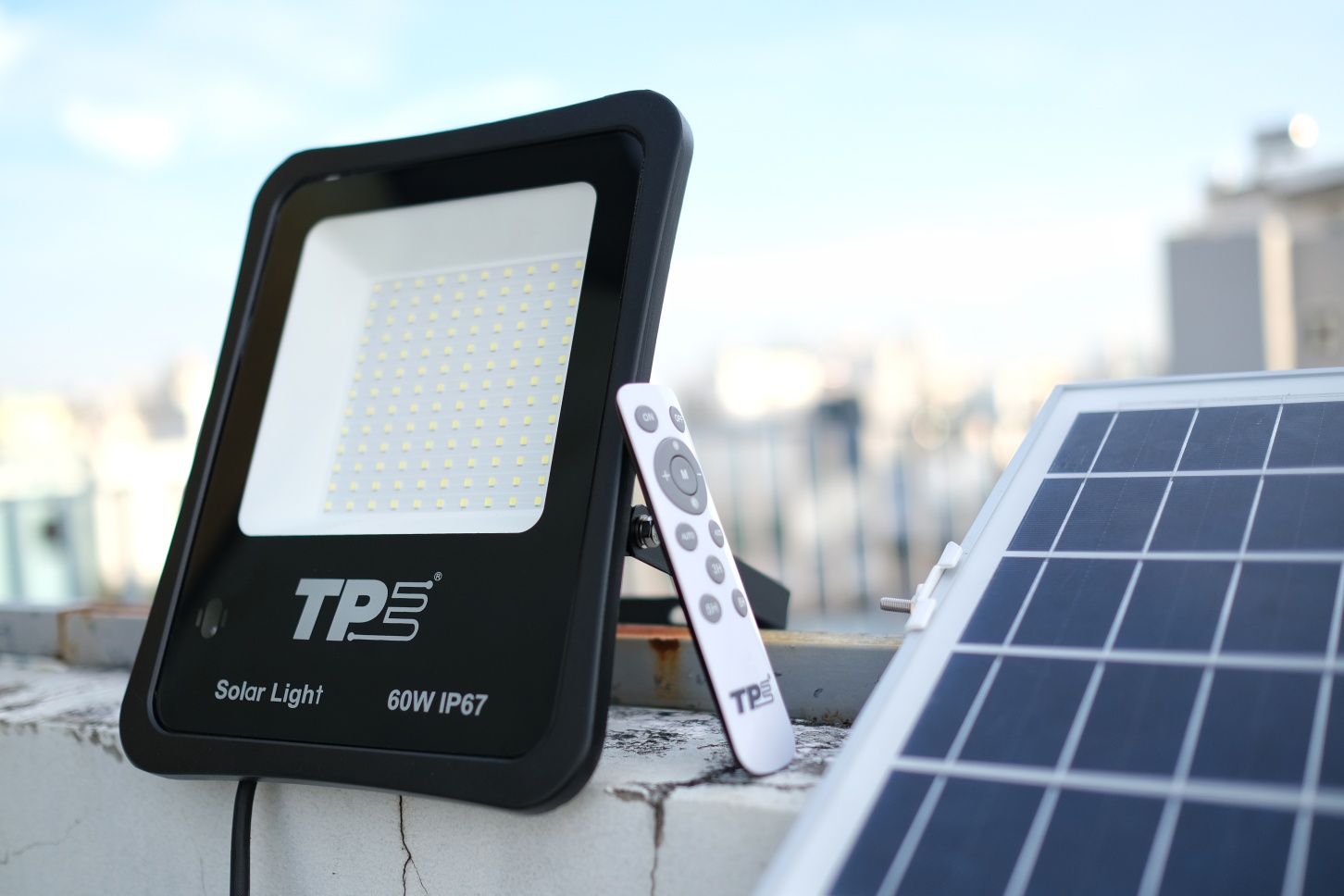 LED Pha - Năng Lượng Mặt Trời (Nhôm Nguyên Khối), Thương hiệu (TPE) Tiến Phát 60W, 100W, 200W chính hãng