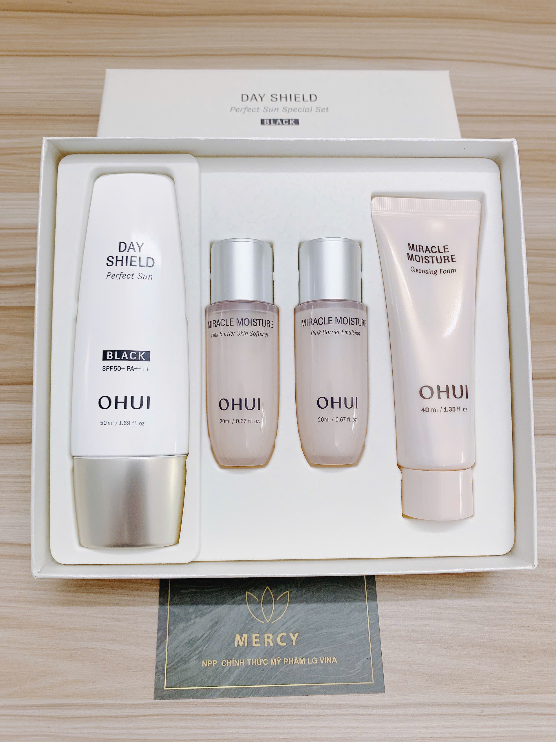 Bộ kem chống nắng OHUI DS PERFECT SUN BLACK SET