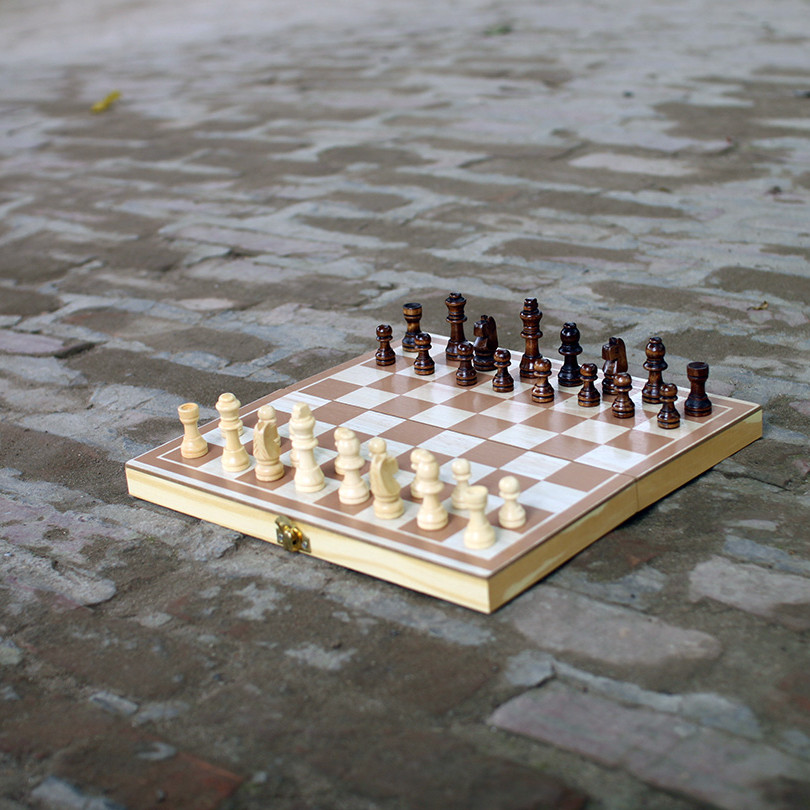 Đồ chơi thông minh cho trẻ em bằng gỗ, bộ cờ vua làm bằng gỗ tự nhiên kiêm hộp đựng và bàn cờ - Tặng Kèm Móc Khóa 4Tech