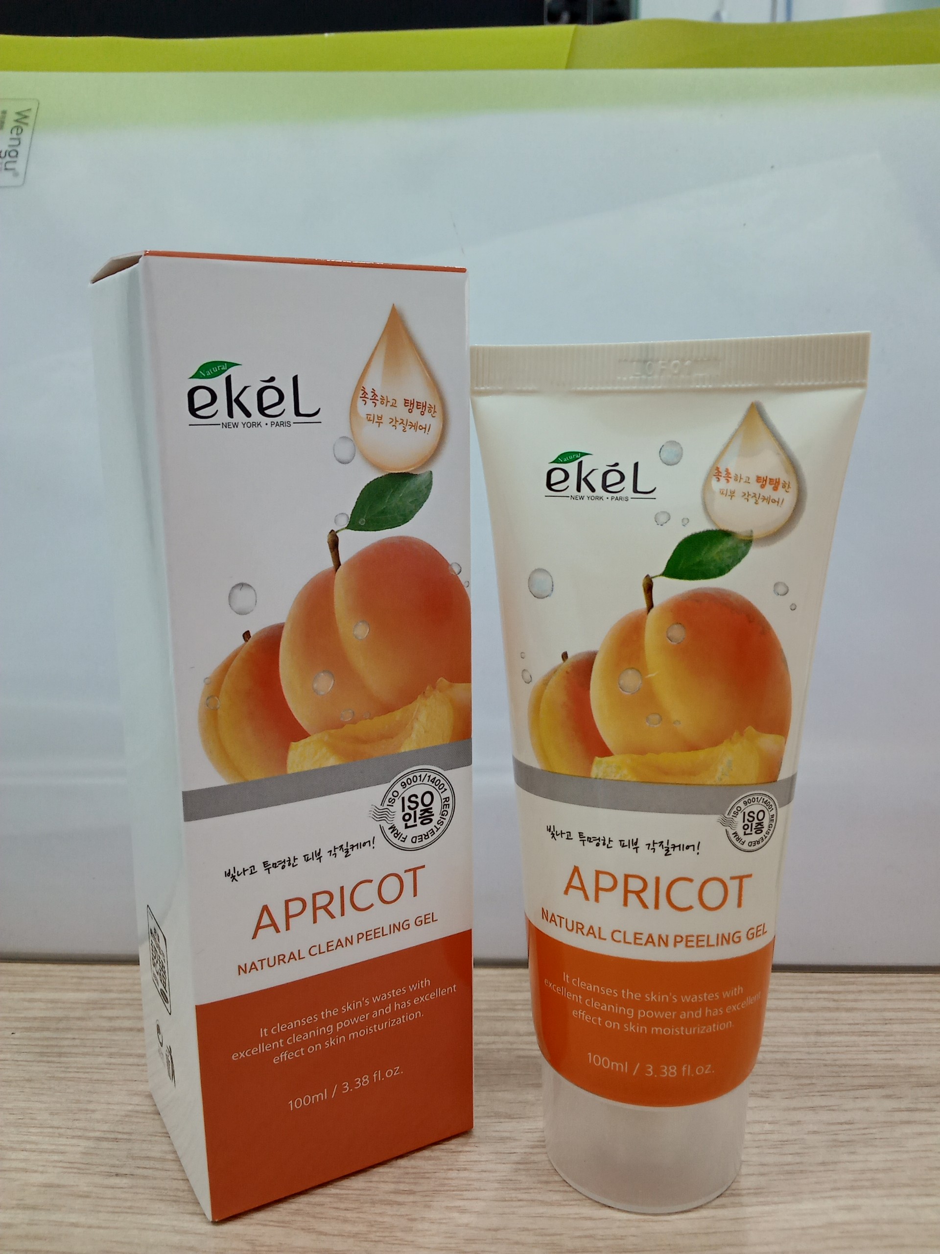 Gel Tẩy Tế bào Chết Quả Mơ - Ekel Natural Clean Peeling Gel Apricot 100ml (Tặng 2 mặt nạ Jant Blanc)