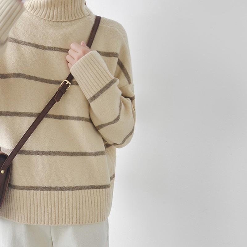 Áo len cao cổ kẻ ngang màu be