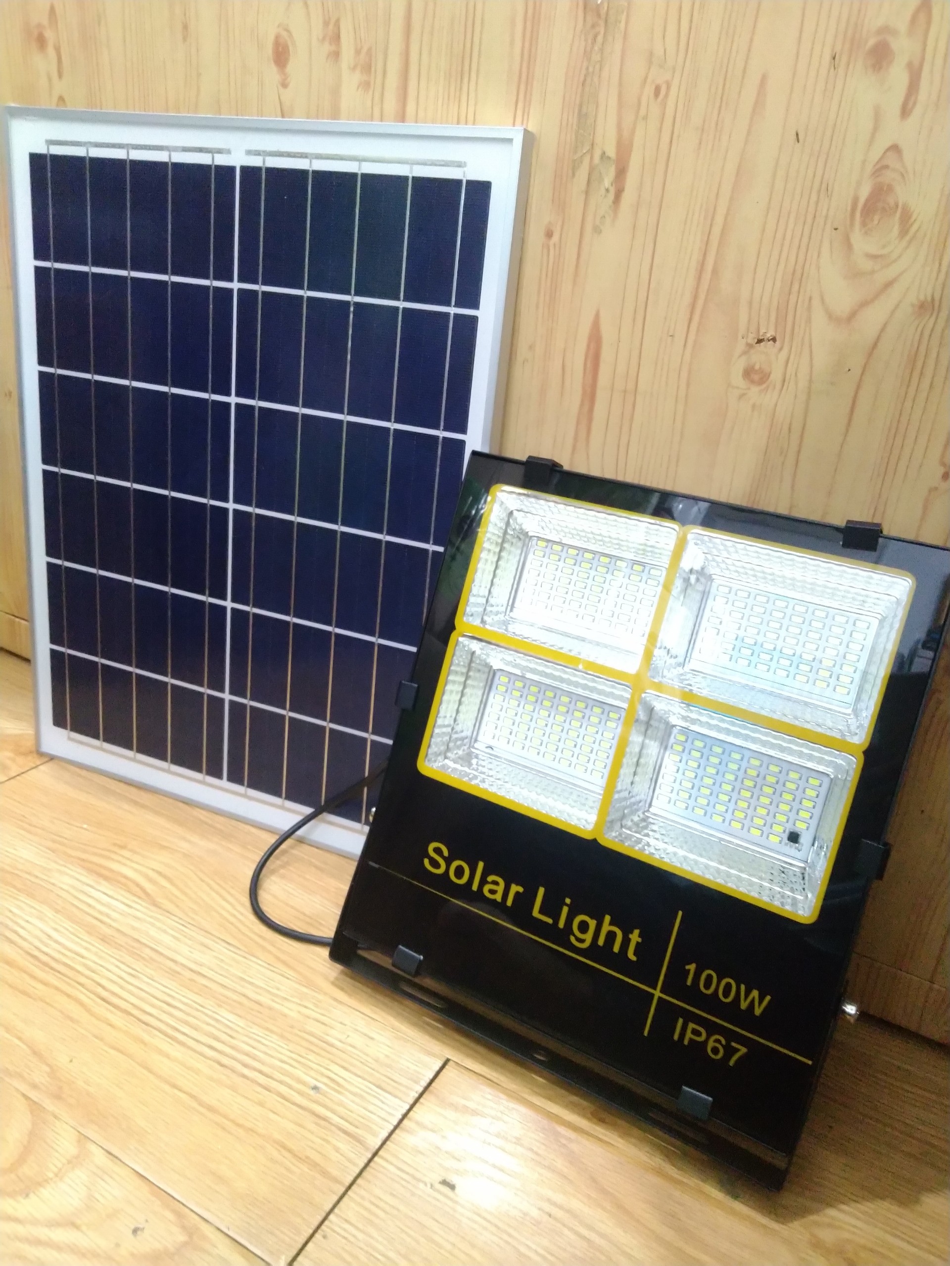 Led Pha 100W Năng Lượng Mặt Trời Mẫu mới