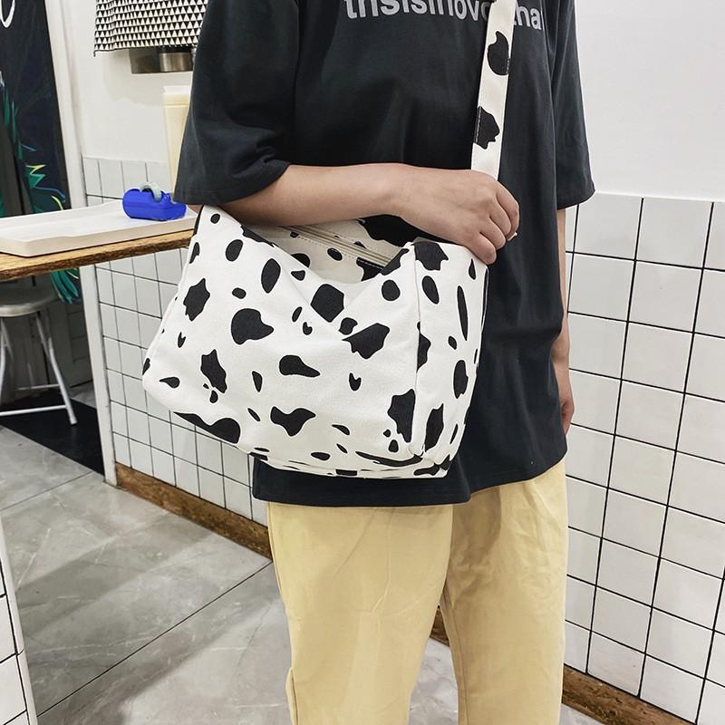 Túi ToTe bò sữa đeo chéo cỡ lớn ,dành cho học sinh ,sinh viên đi học đi chơi