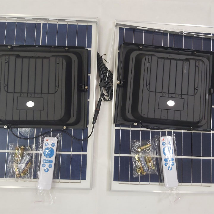 Đèn Pha Năng Lượng Mặt Trời Báo Pin 200W