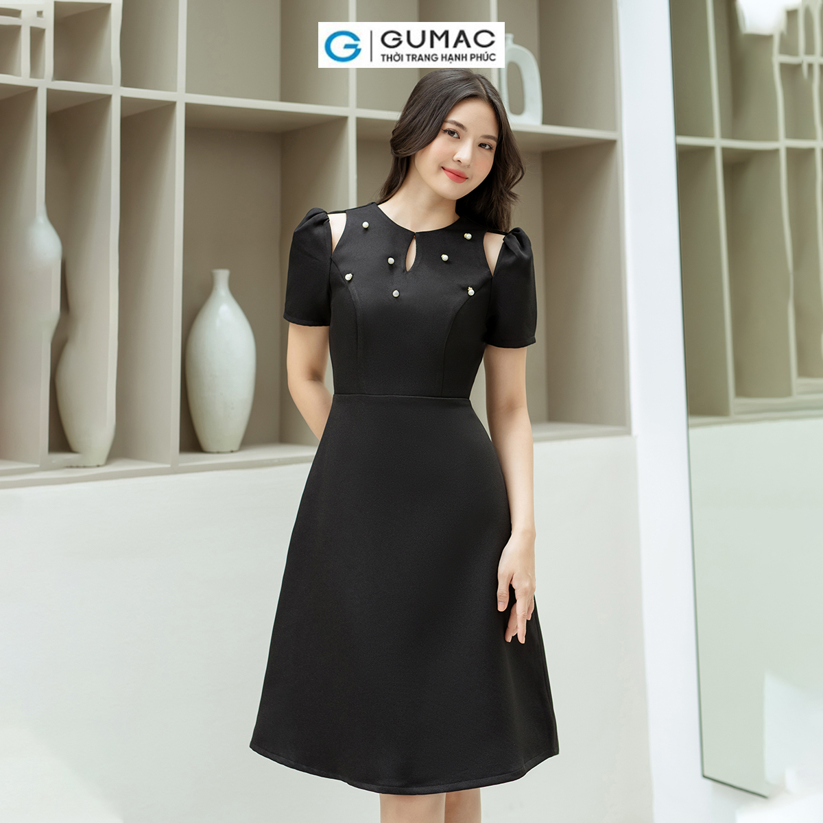 Đầm A đính phụ kiện GUMAC DD08040