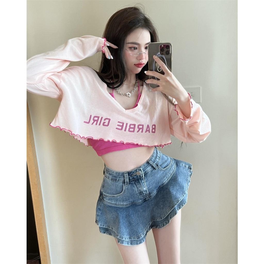 Set Áo Croptop Nữ Dài Tay Chạy Viền In Chữ Barbie Kèm Áo Yếm Trong