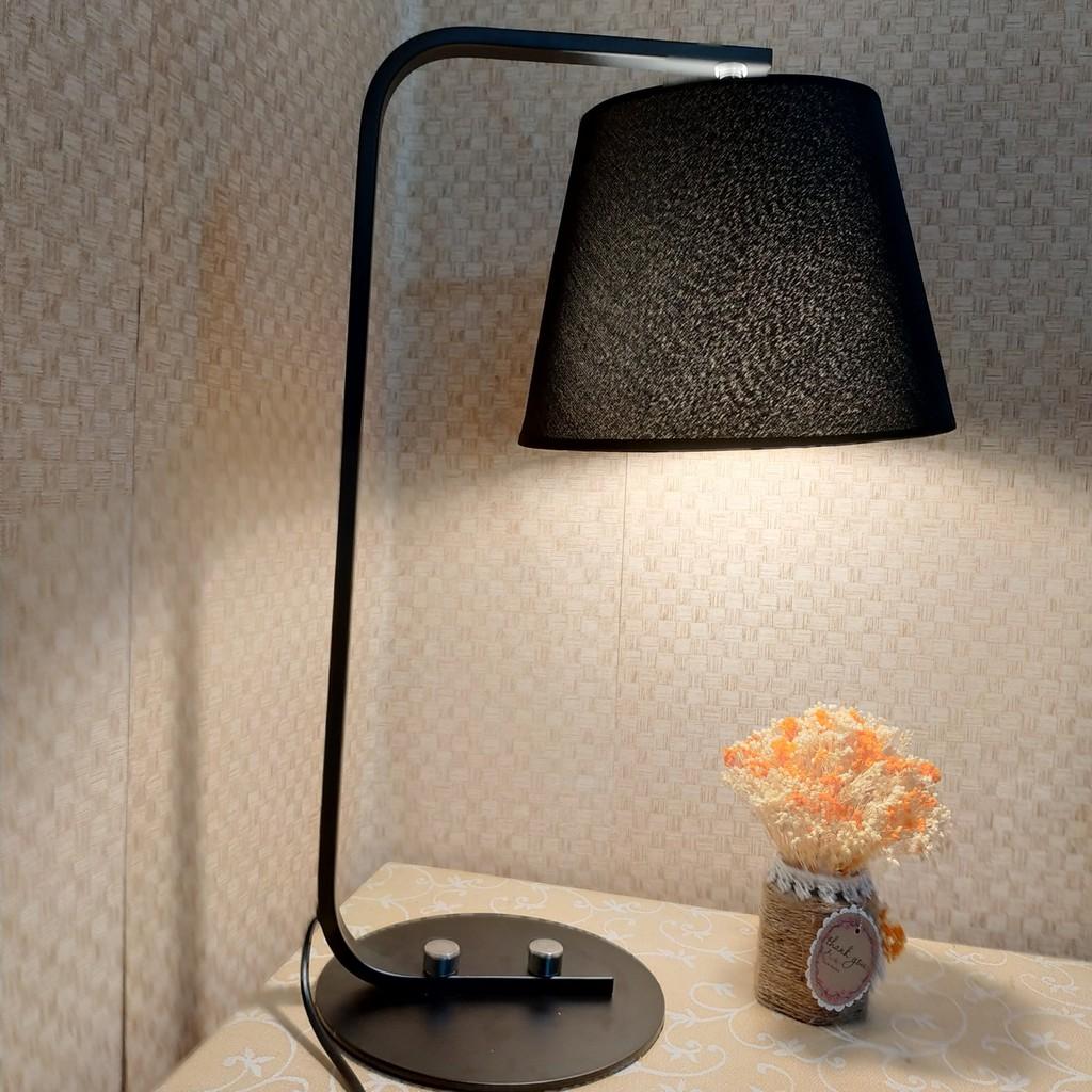 Đèn ngủ để bàn trang điểm cao cấp DB9005 - Tặng kèm Bóng LED cao cấp