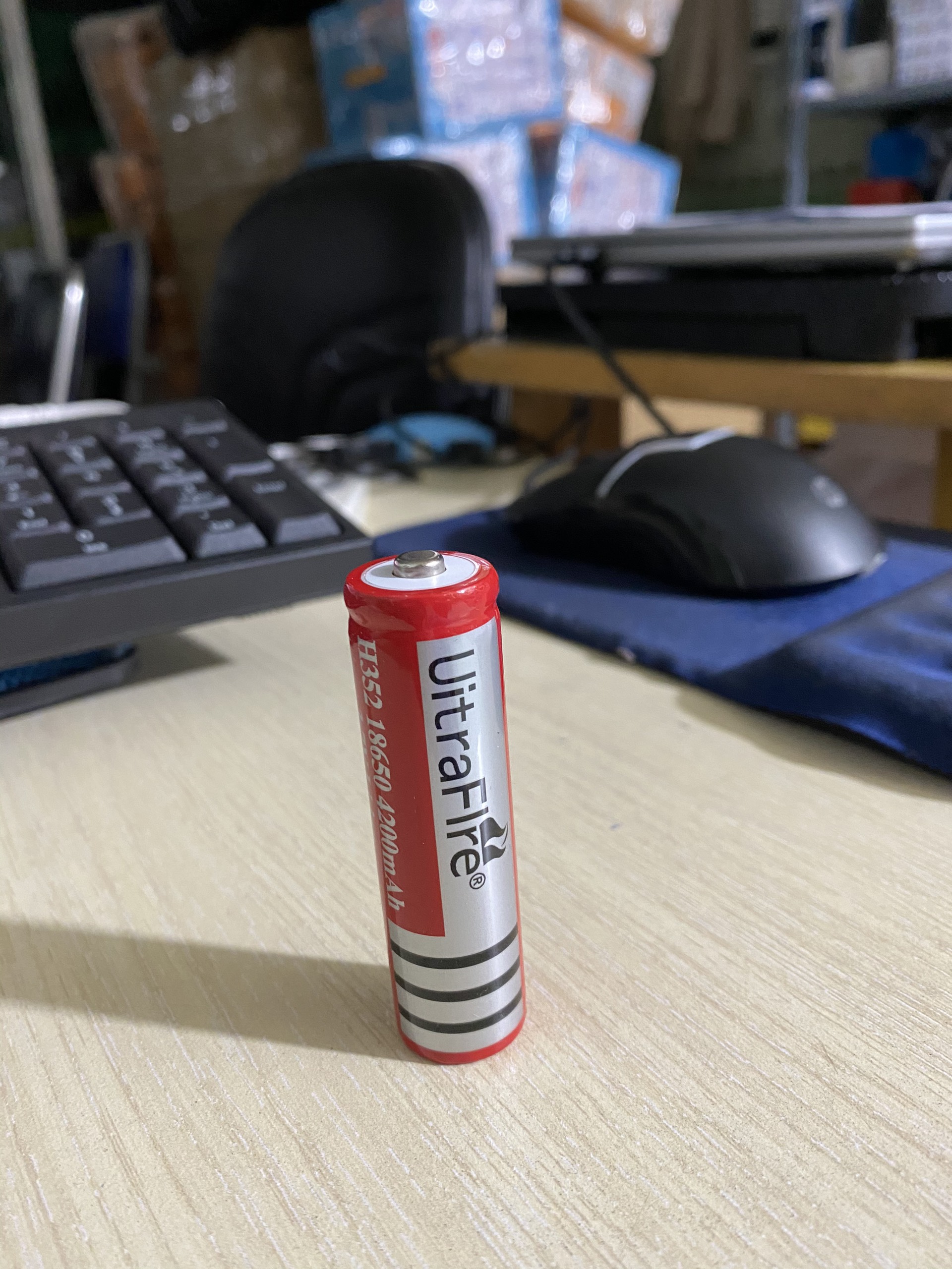 Bộ 2 Pin sạc dung lượng cao 18650 4200 mAh 4,2V li-ion