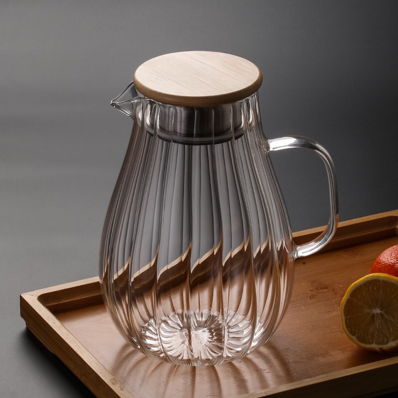 BÌNH NƯỚC THỦY TINH CHỊU NHIỆT TAY VÀNG DUNG TÍCH 2,4L -1,6L CÓ SỌC