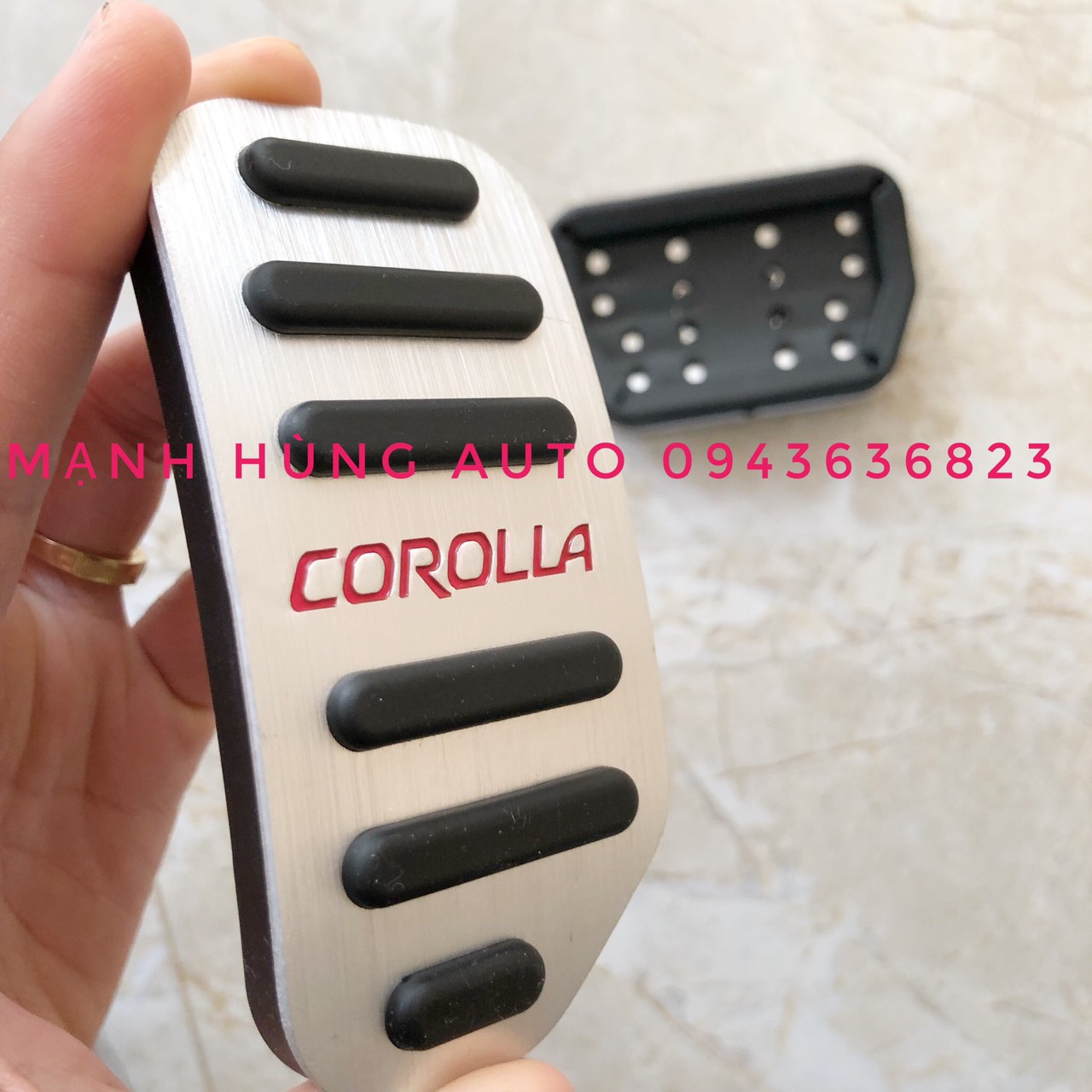 Bộ ốp bọc chân ga, chân phanh cho xe Toyota Altis 2016-2019